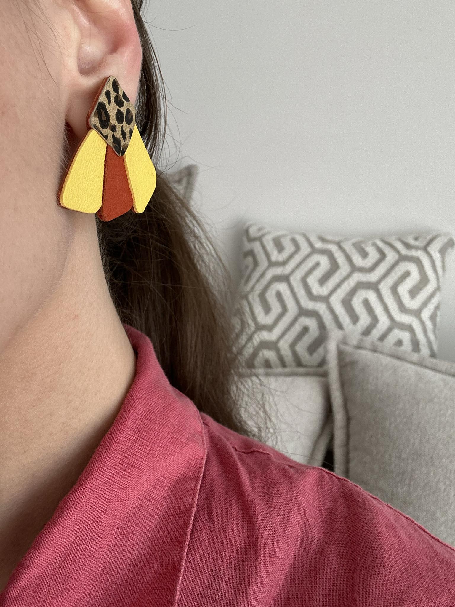 Boucles d'oreilles Lilé carrée – Image 9