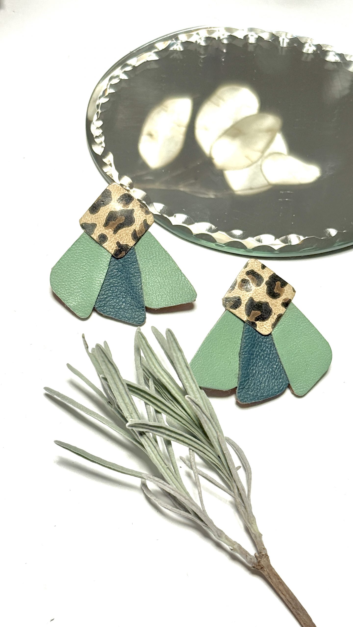 Boucles d'oreilles Lilé carrée – Image 7