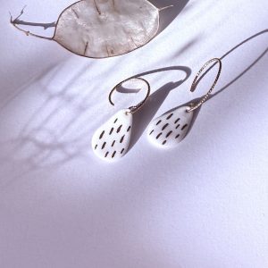 Boucles d’oreilles SVIMA en porcelaine blanche