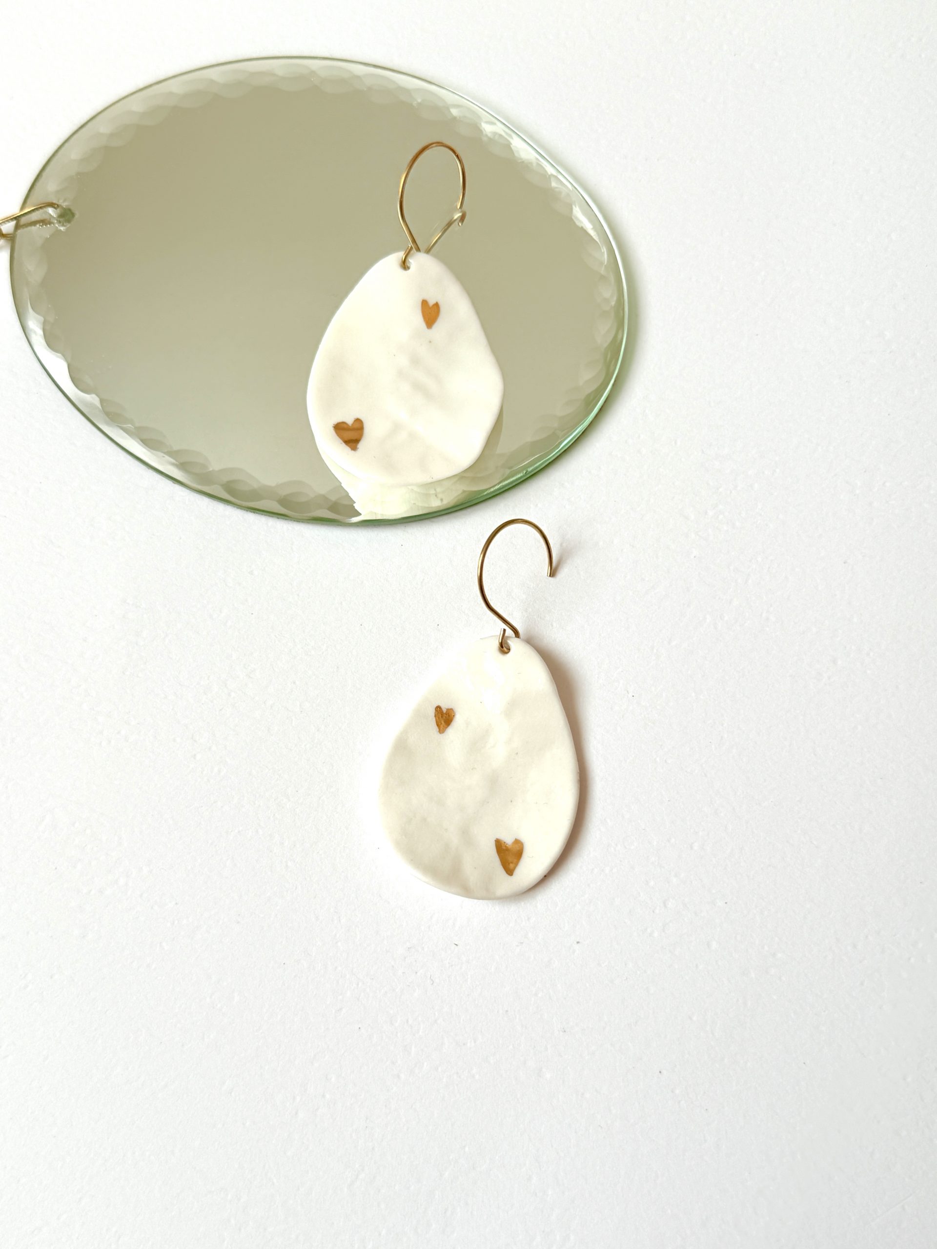 Boucles d’oreilles Nuage amoureux en porcelaine blanche – Image 3