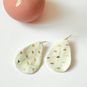 Boucles d’oreilles Vague d’Algue en porcelaine blanche