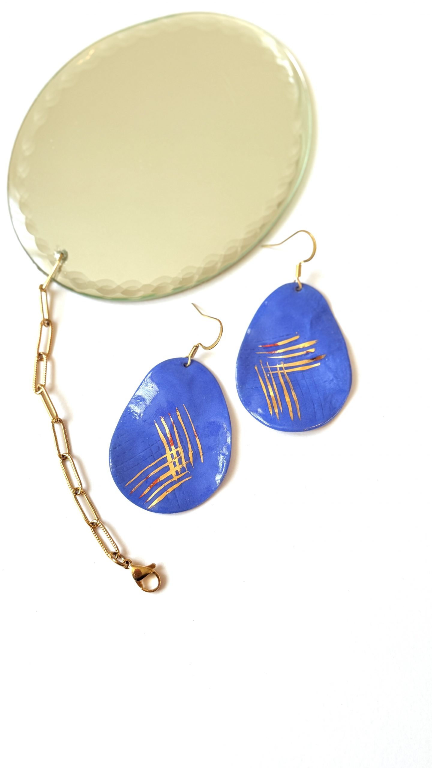 Boucles d’oreilles La Tempête Bleue en porcelaine bleu – Image 4