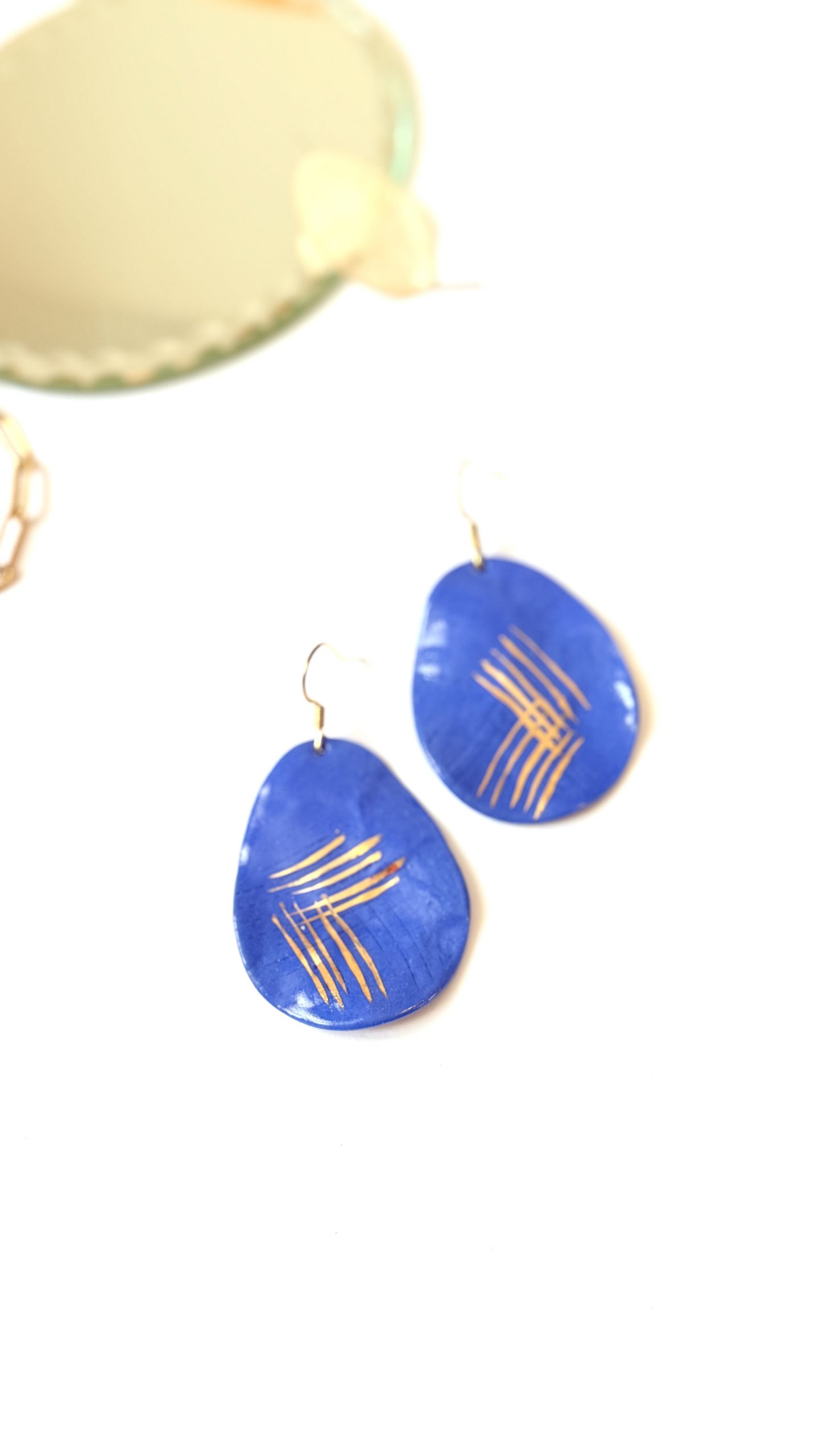 Boucles d’oreilles La Tempête Bleue en porcelaine bleu – Image 5